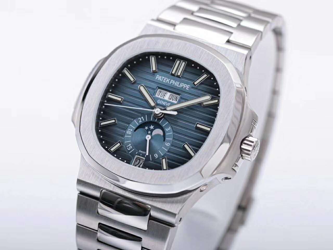 Nautilus 5726/1A-014 Blue Dial in Steel