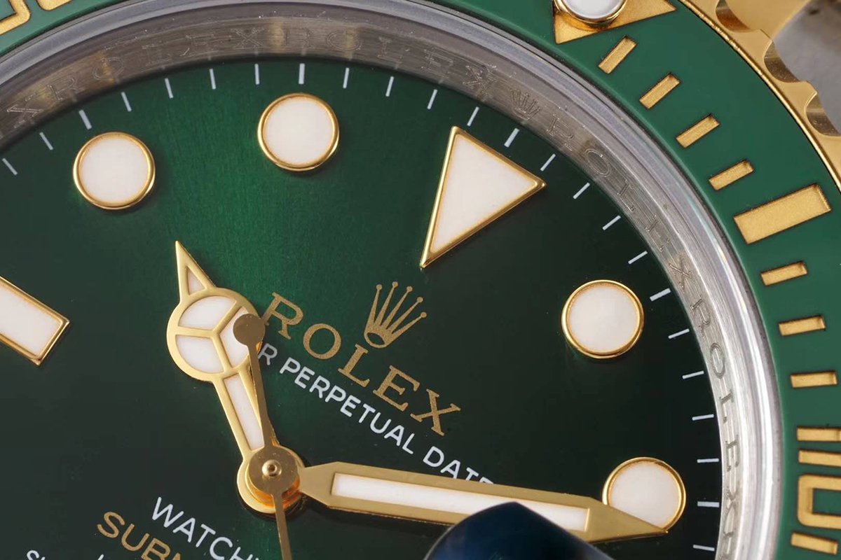 Submariner 116613LV ‘Watchvice Edition’ Hulk in Yellow Gold and Steel