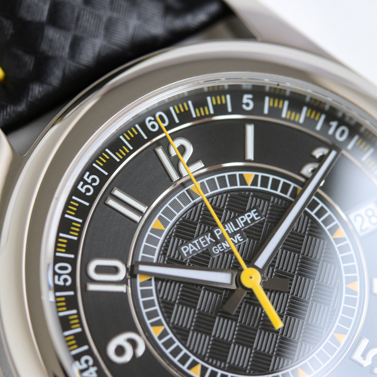 Calatrava 6007G-001 Yellow Black Dial in White Gold